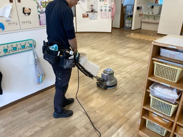 公共施設 廊下定期清掃 施工前